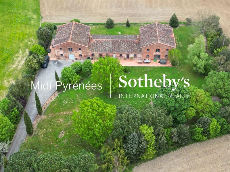 Maison - 512 m² - 10 pièces