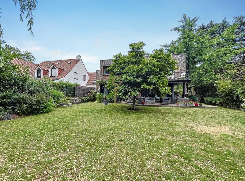 Maison - 212 m² - 9 pièces