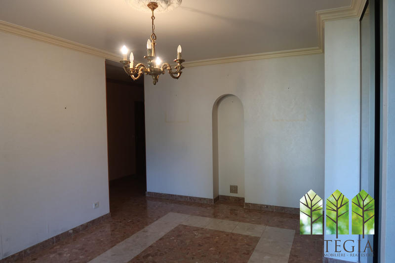 Maison - 400 m² - 7 pièces