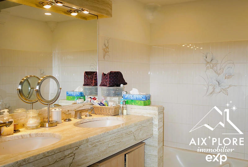 Mas - 417 m² - 7 pièces