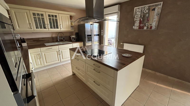 Maison - 102 m² - 4 pièces