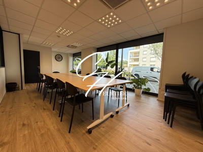 Local commercial - 334 m² - 14 pièces