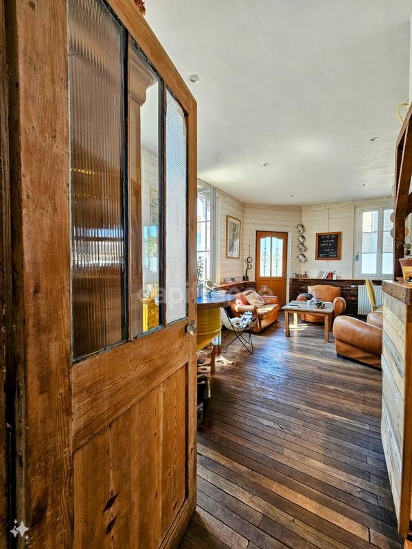 Maison - 245 m² - 9 pièces