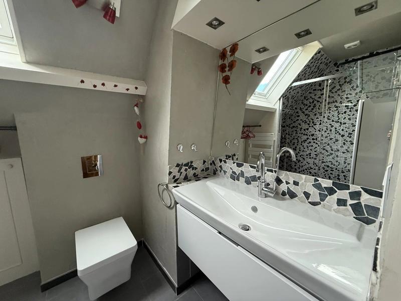 Maison - 180 m² - 8 pièces