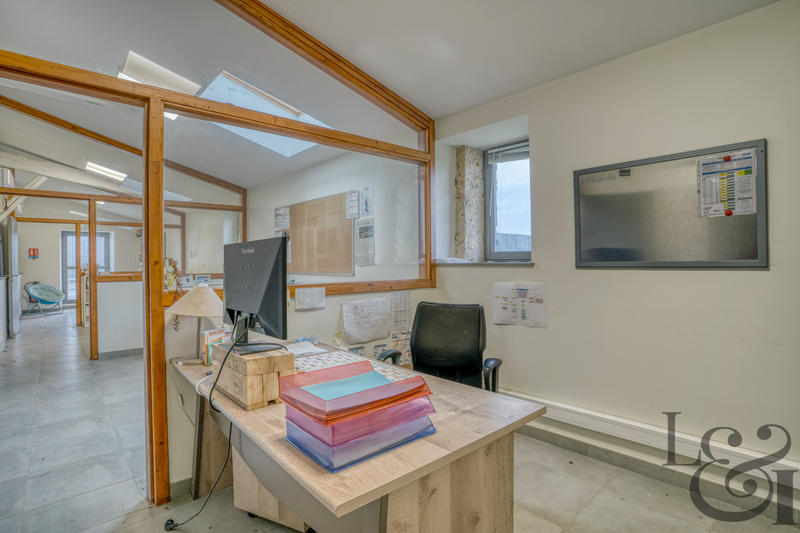 Maison - 1 039 m² - 2 pièces