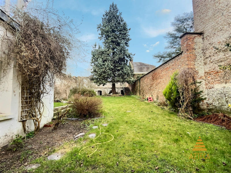 Maison - 374 m² - 8 pièces