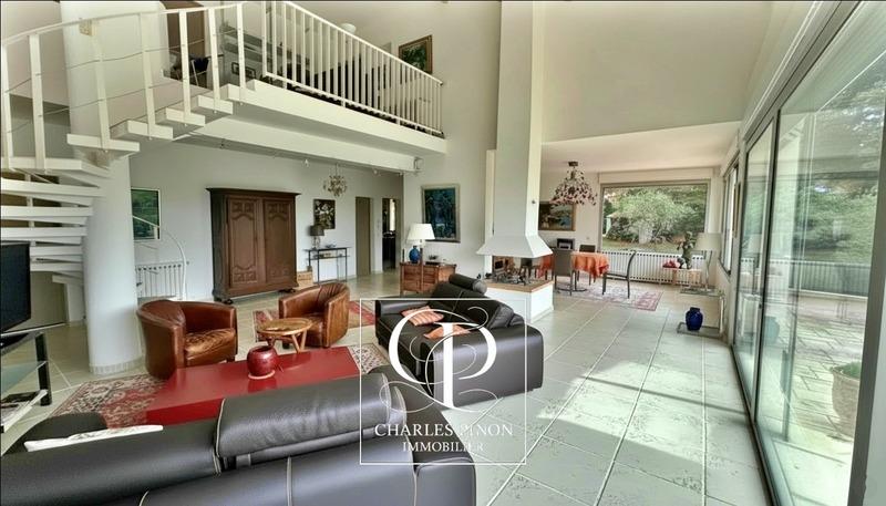 Villa - 258 m² - 8 pièces