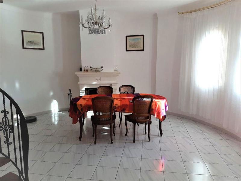 Maison - 300 m² - 10 pièces