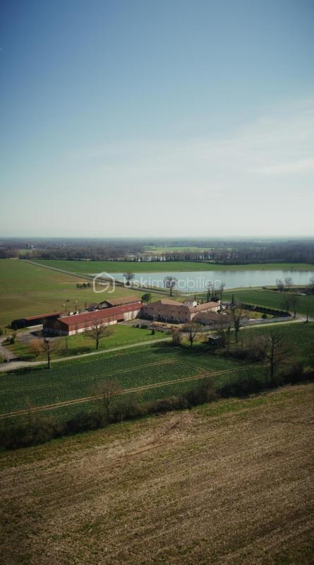 Propriété - 3 000 m² - 30 pièces