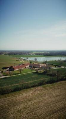 Propriété - 3 000 m² - 30 pièces