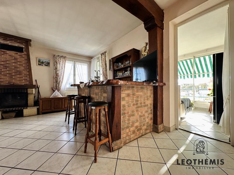 Maison traditionnelle - 185 m² - 9 pièces