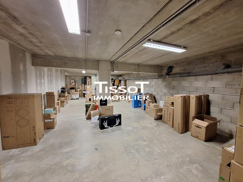 Local commercial - 661 m² - 1 pièce