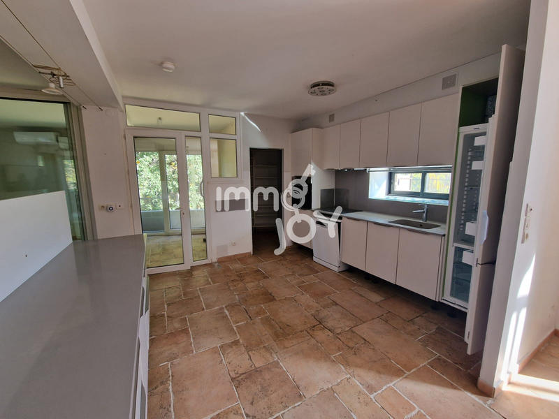 Maison - 206 m² - 6 pièces