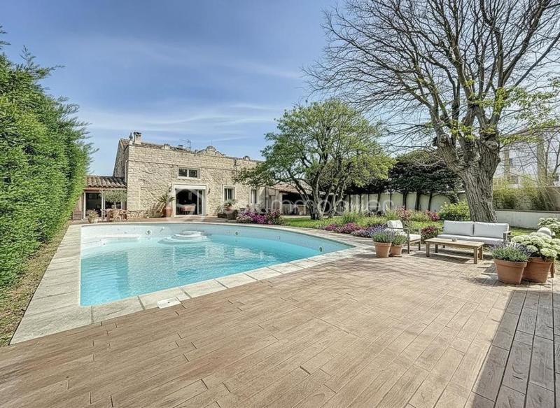 Maison en pierre - 260 m² - 6 pièces