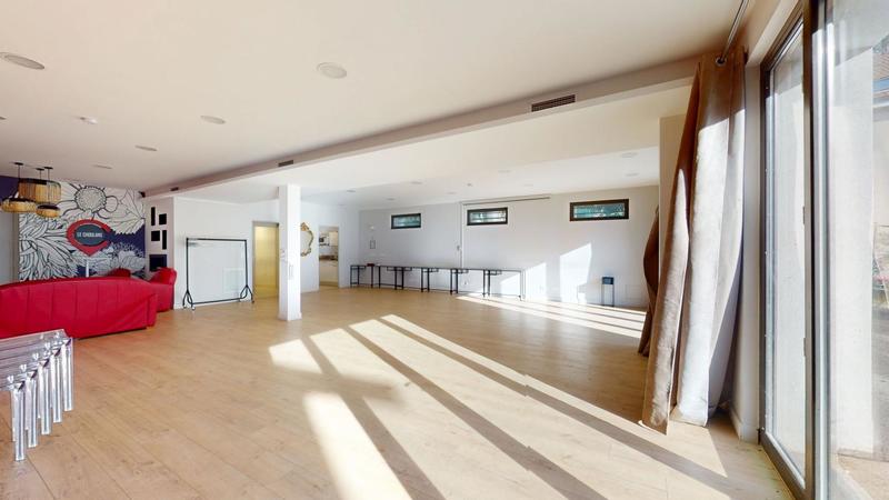 Maison - 233 m² - 4 pièces