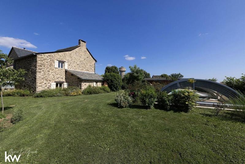 Corps de ferme - 251 m² - 11 pièces