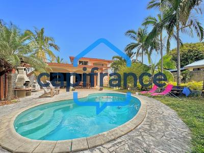 Maison - 267 m² - 10 pièces