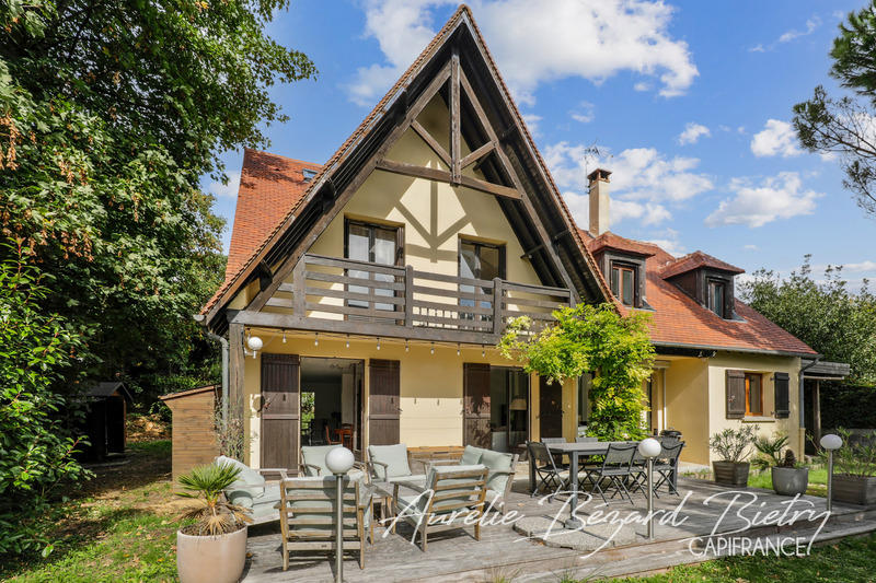 Maison - 181 m² - 8 pièces