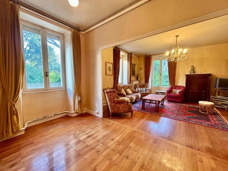 Maison de maîtres - 250 m² - 8 pièces