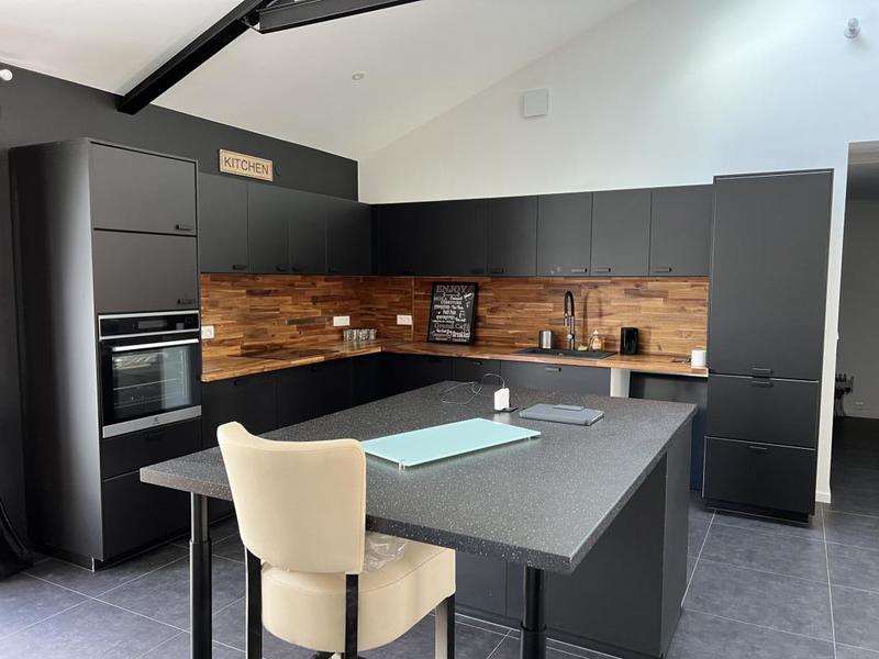 Loft - 156 m² - 7 pièces