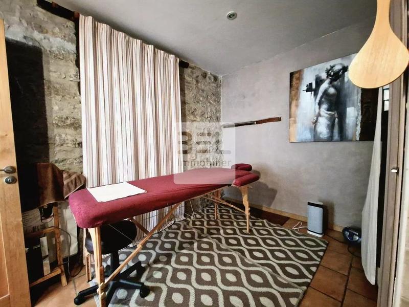 Propriété - 750 m² - 25 pièces