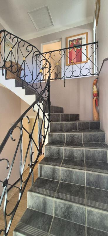 Maison - 230 m² - 8 pièces