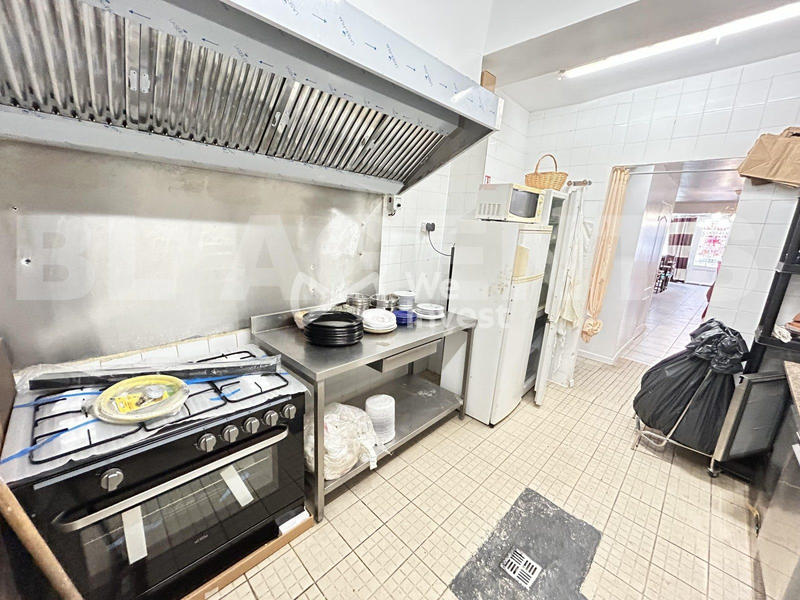 Local commercial - 54 m² - 4 pièces