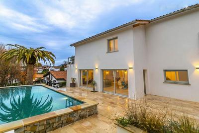 Maison - 188 m² - 7 pièces