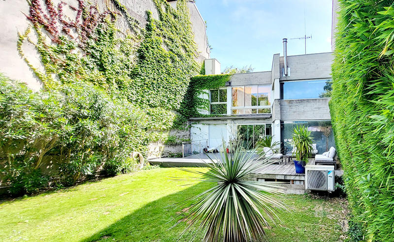 Maison - 245 m² - 10 pièces