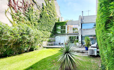 Maison - 245 m² - 10 pièces