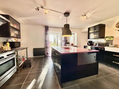 Maison - 250 m² - 9 pièces