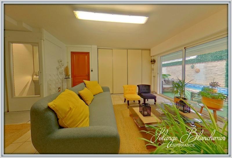 Maison - 250 m² - 9 pièces