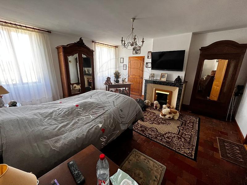 Maison - 427 m² - 12 pièces