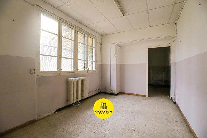 Entrepôt - 627 m² - 10 pièces