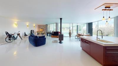 Maison - 325 m² - 8 pièces