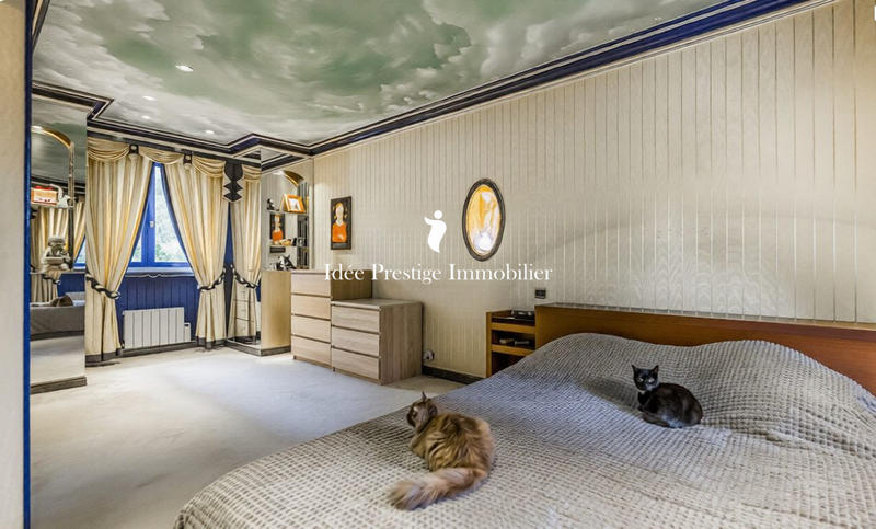 Maison - 221 m² - 7 pièces