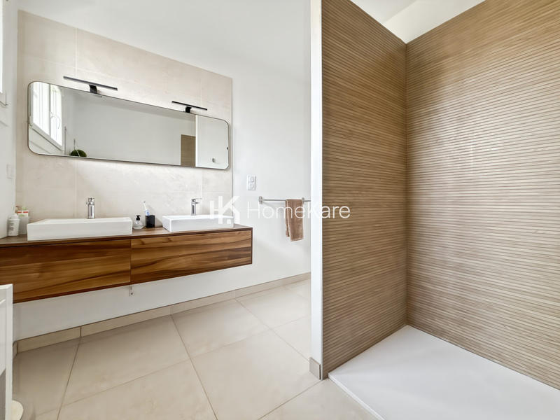 Maison - 211 m² - 6 pièces