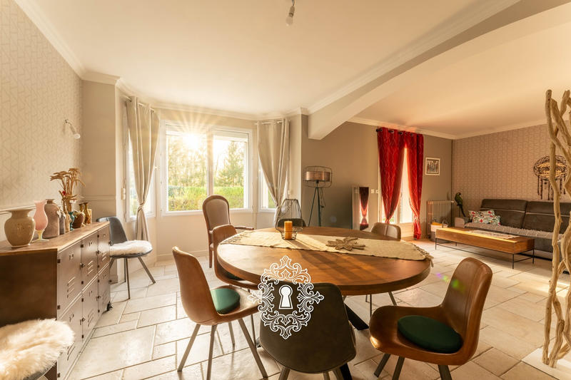 Maison - 195 m² - 7 pièces