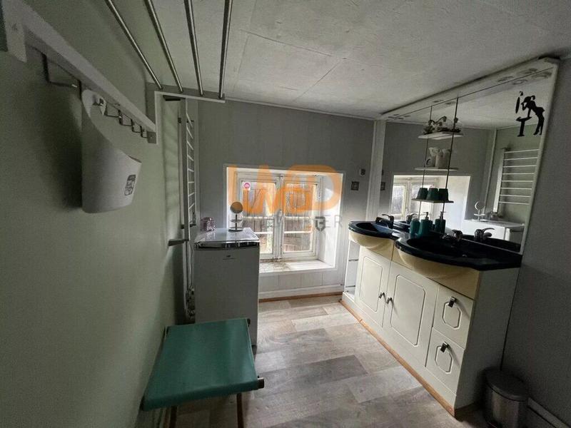 Propriété - 245 m² - 9 pièces