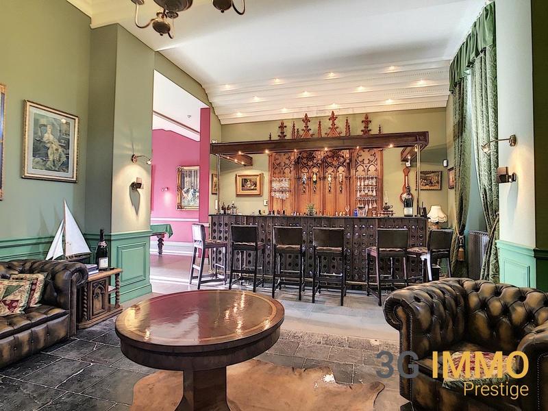 Château - 2 000 m² - 22 pièces