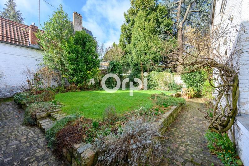 Maison - 232 m² - 9 pièces