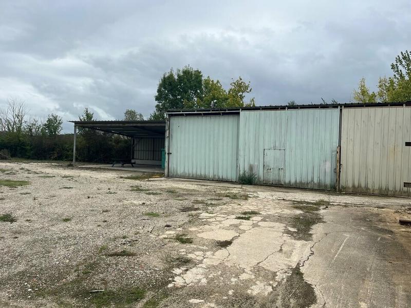 Local d'activité / Entrepôt - 857 m²