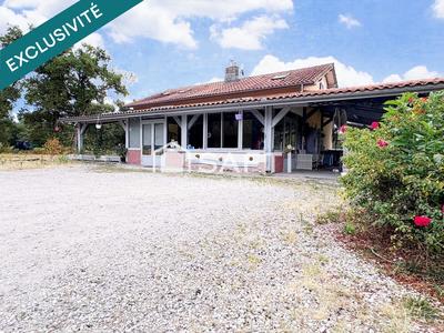 Maison - 180 m² - 8 pièces