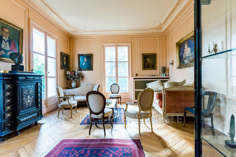 Maison - 300 m² - 10 pièces