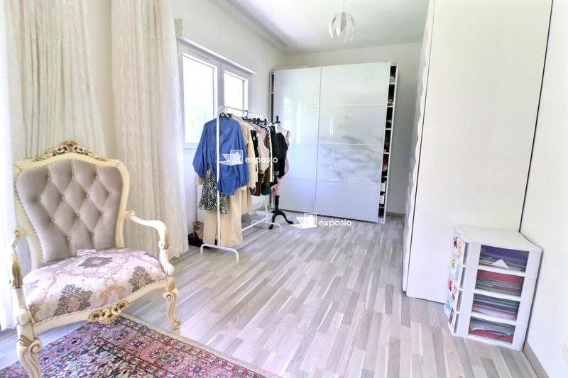 Maison - 240 m² - 7 pièces