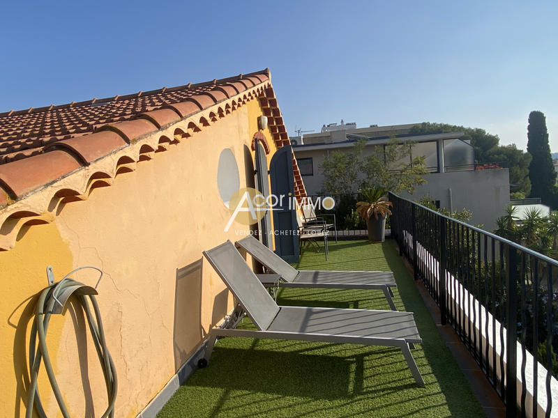 Maison - 250 m² - 8 pièces