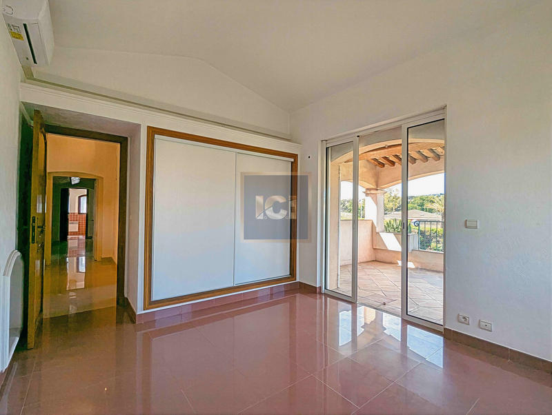 Villa - 356 m² - 11 pièces