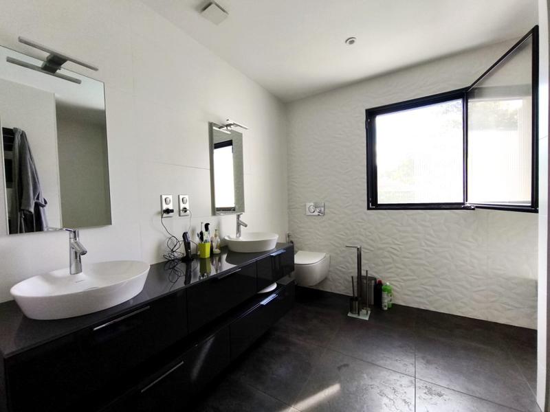 Villa - 199 m² - 6 pièces