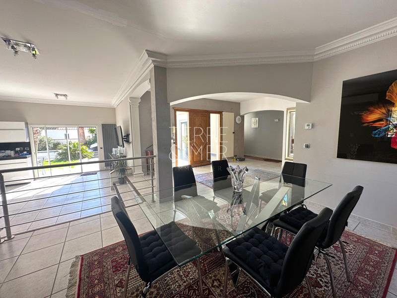 Maison - 240 m² - 7 pièces