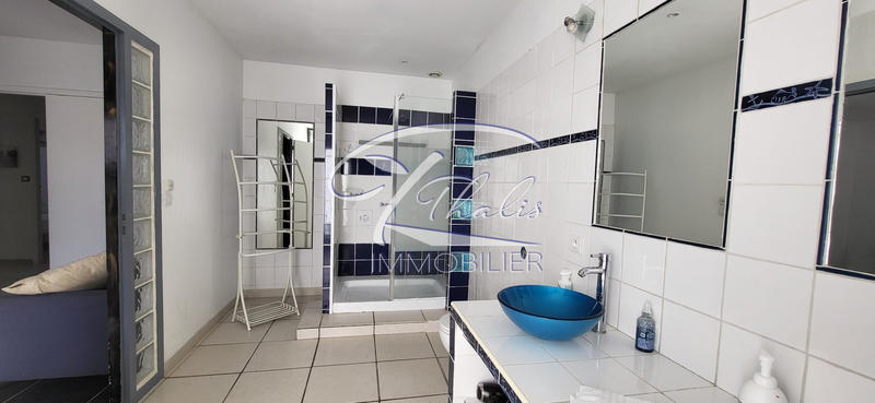 Maison contemporaine - 307 m² - 7 pièces